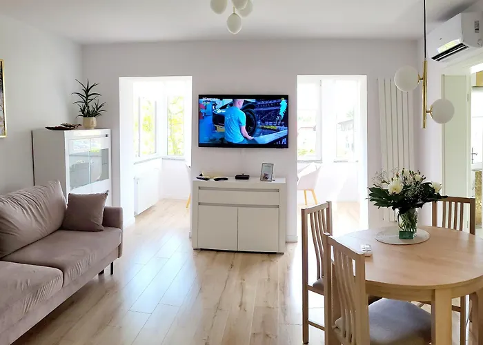 Karkonosze - Klimatyzowany Charlotte Na Deptaku Z Parkingiem W Cenie Apartman Karpacz